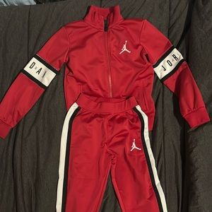 Boys 4T Jordan jogger suite